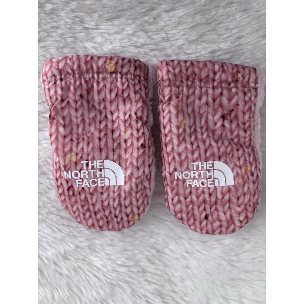 The North Face Baby Bear Suave Oso Mitts in a pink knit pattern.Size XXS